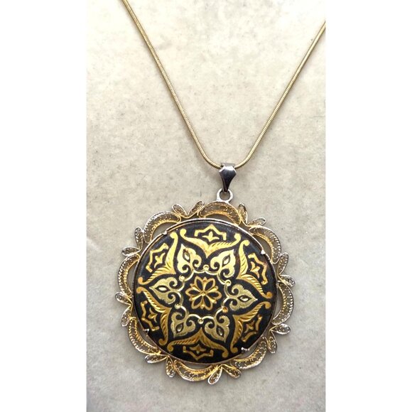 Vintage Damascene Pendant With Filigree Frame - Picture 2 of 3